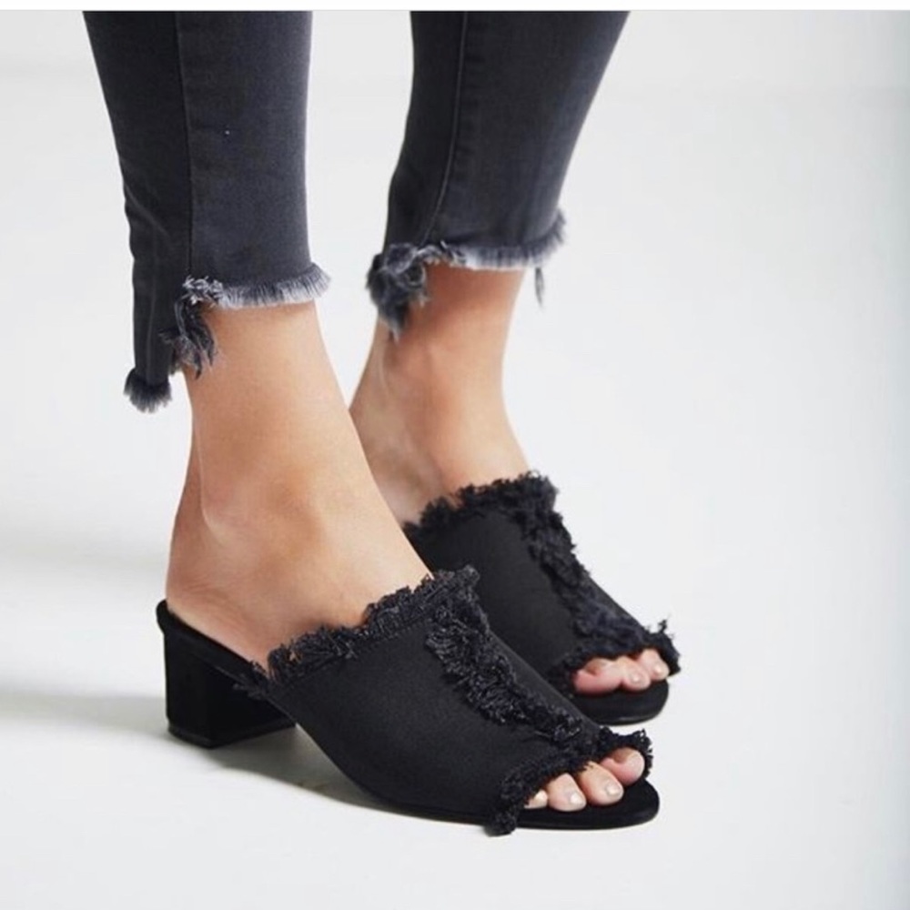 Jaggar block heel fringe mule shoes